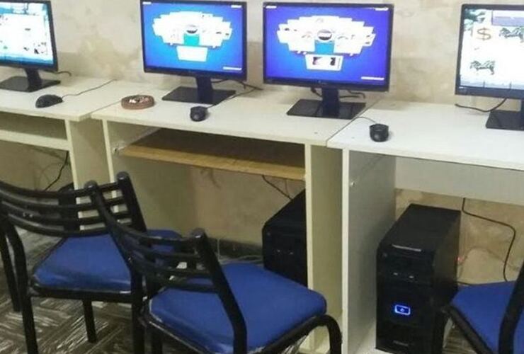 El lugar. Se secuestraron computadoras que eran usadas para las apuestas. Foto: Municipalidad de Rosario