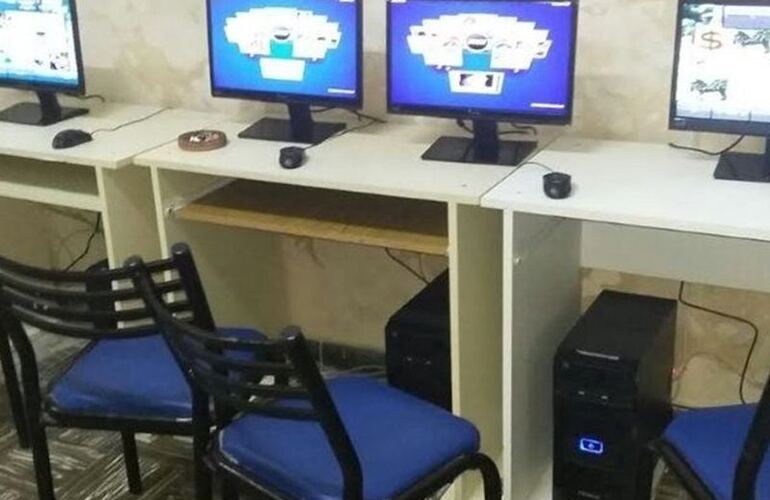 El lugar. Se secuestraron computadoras que eran usadas para las apuestas. Foto: Municipalidad de Rosario