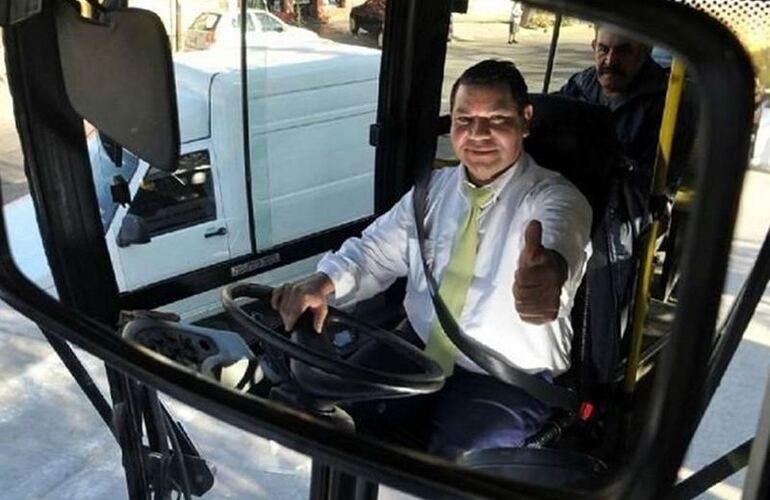 Imagen de Capacitar&aacute;n a colectiveros sobre atenci&oacute;n a personas no videntes