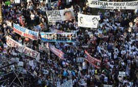 El acto en Capital, frente al Congreso Nacional, fue masivo. En Rosario, no. Foto: T&eacute;lam
