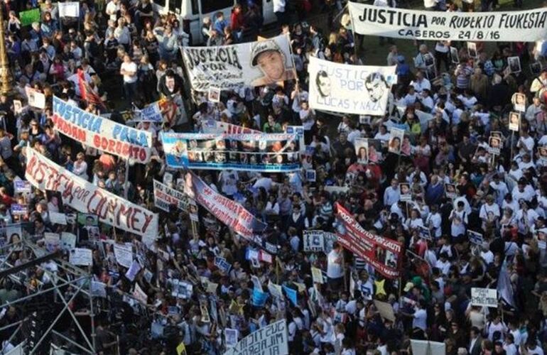 El acto en Capital, frente al Congreso Nacional, fue masivo. En Rosario, no. Foto: Télam