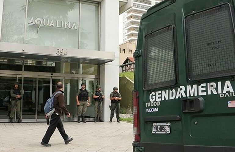 Uno de los allanamientos este miércoles por la mañana. Foto: Alan Monzón/Rosario3.com