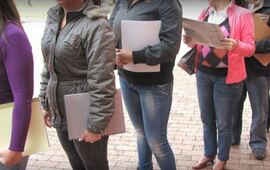 Las mujeres se ven m&aacute;s afectadas por la falta de empleo que los hombres