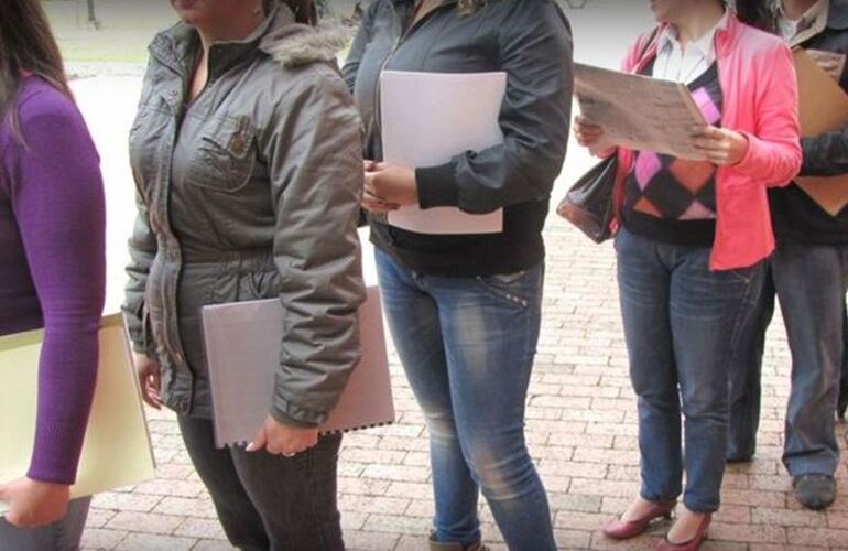 Las mujeres se ven m&aacute;s afectadas por la falta de empleo que los hombres