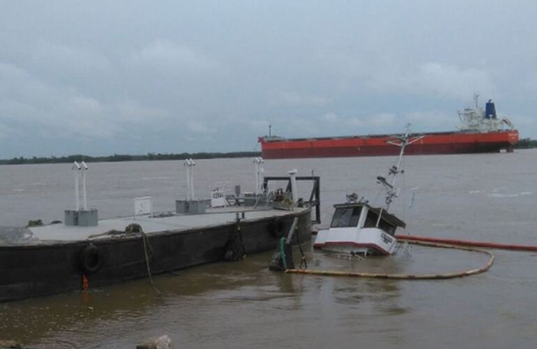 Imagen de Desde Prefectura San Lorenzo indican que no hay ninguna mancha de petróleo