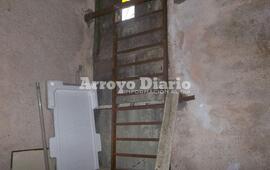 En su lugar. Luego de advertido el hecho y los daños ocasionados, tuvieron que soldar la puerta y repararla en el afán de evitar un nuevo ingreso no deseado.
