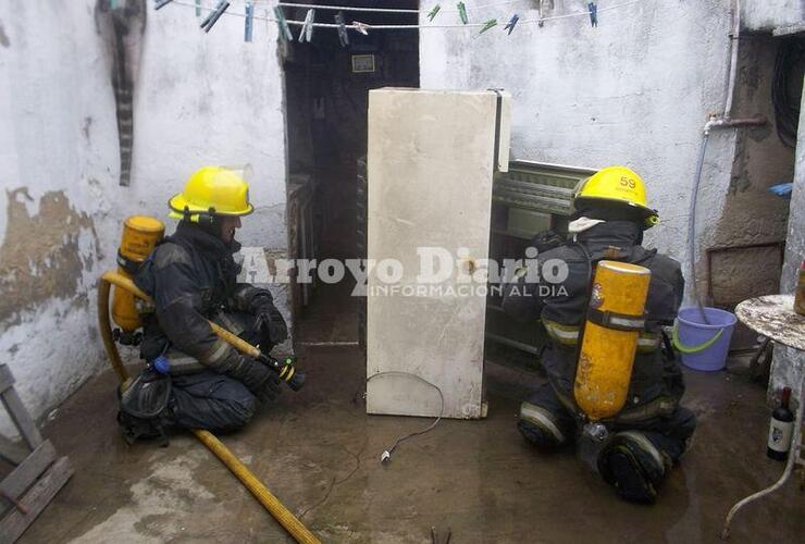 Rápidos. Tras la llamada y en pocos minutos, una dotación se presentó en el lugar del evento.