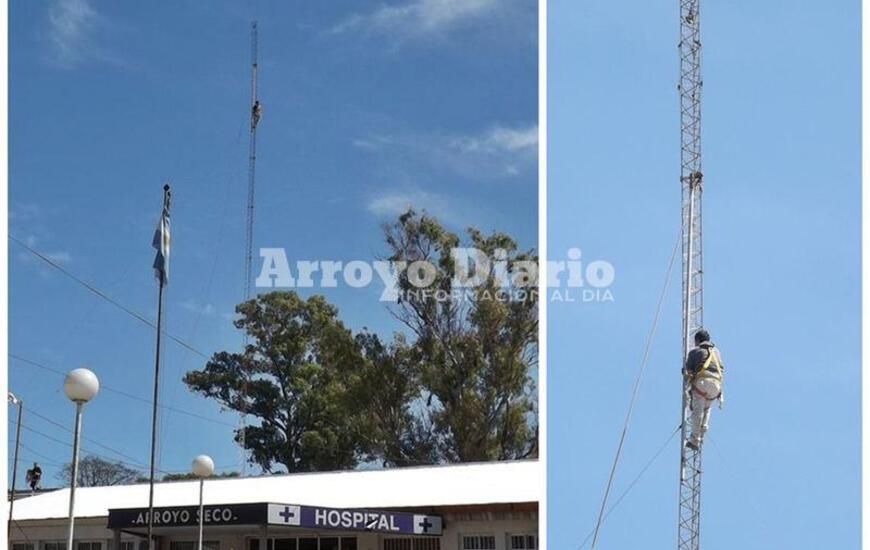 En altura. Los operarios trabajando este domingo en el edificio del hospital local.