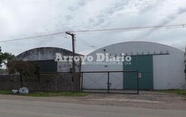 Intendente Costantini y Colón. En este lugar está ubicado el galpón que alquila la municipalidad.