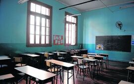 Aulas vac&iacute;as. Se viene un fin de semana complicado para el dictado de clases.