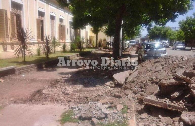 Sobre el edificio escolar. La Escuela N° 73 está situada en la intersección de Moreno y Mitre.