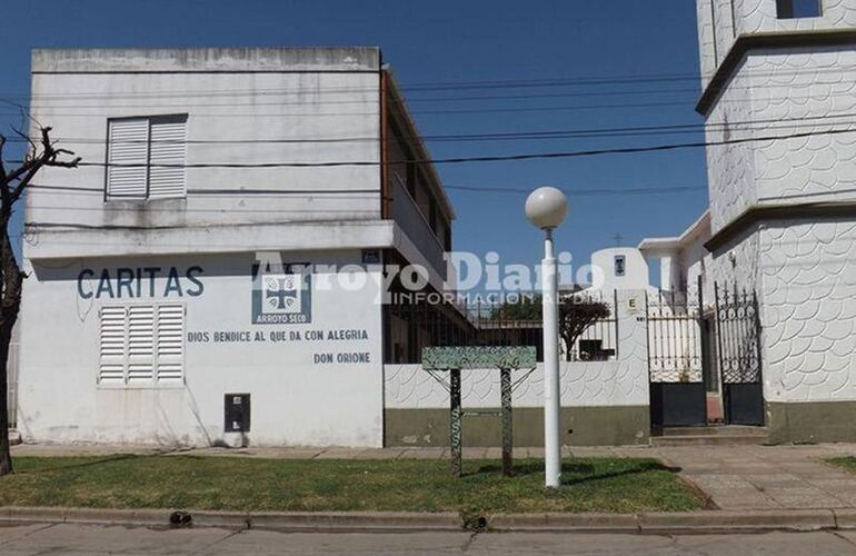 El edificio. Cáritas Arroyo Seco funciona en Gálvez 881. Foto: Archivo AD