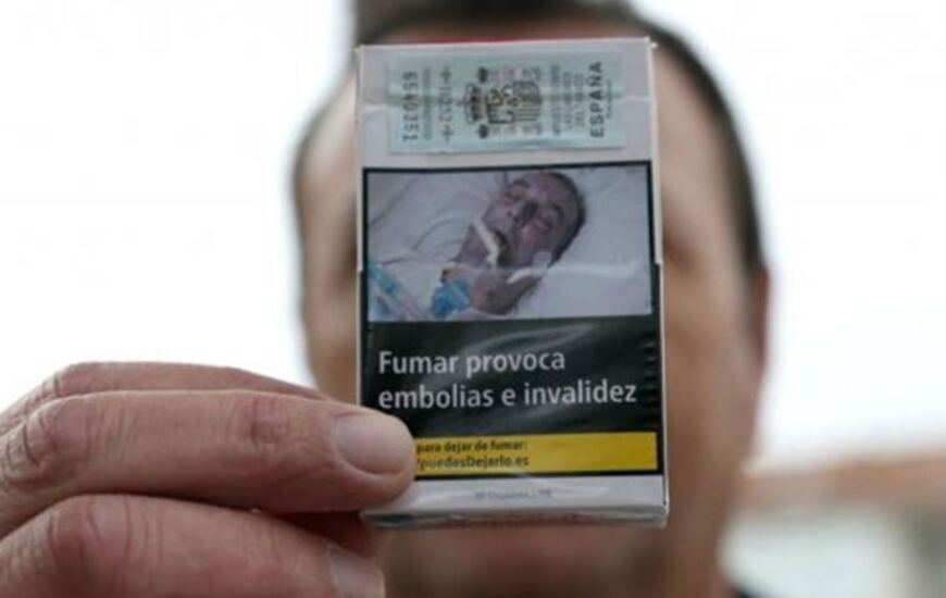 Imagen de Se oper&oacute; de la espalda, pero usaron una foto suya para advertir sobre los peligros de fumar