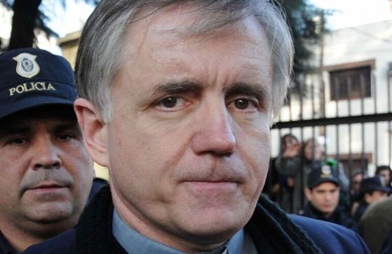 Imagen de Condenan al cura Grassi a dos a&ntilde;os de prisi&oacute;n por malversar fondos de una fundaci&oacute;n