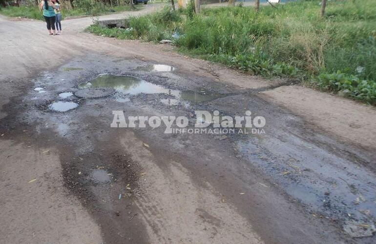 Imagen de Importante rebalse cloacal en Independencia al 1600