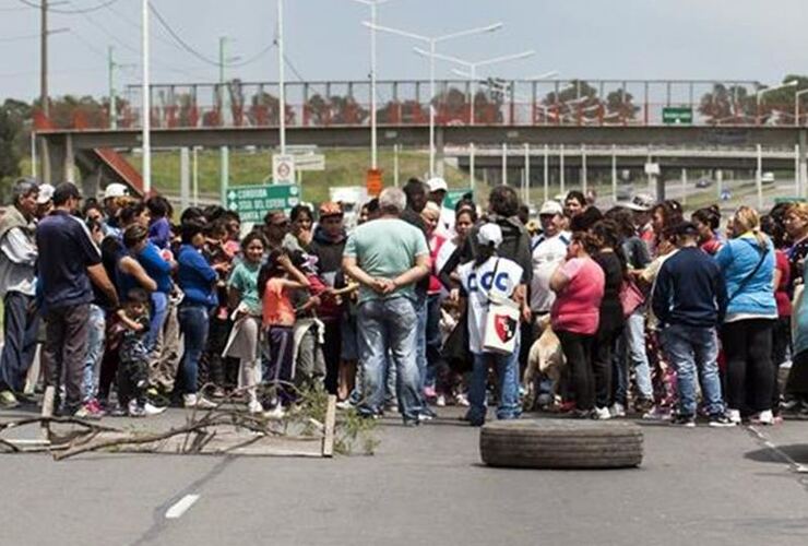 Imagen de Viernes de cortes de la CCC en los accesos a Rosario y acto en el centro