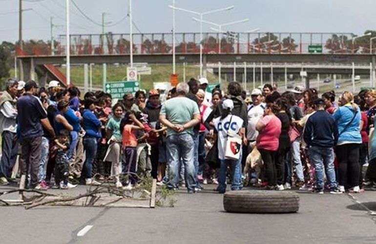 Imagen de Viernes de cortes de la CCC en los accesos a Rosario y acto en el centro