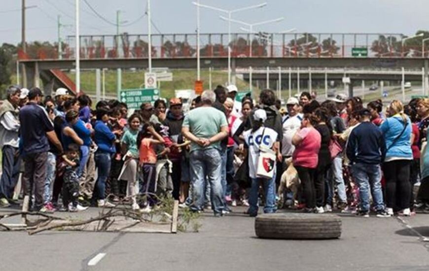 Imagen de Viernes de cortes de la CCC en los accesos a Rosario y acto en el centro