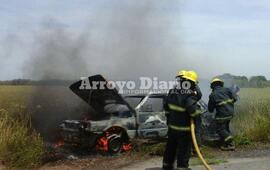 Salida de emergencia. Los bomberos recibieron la llamada de emergencia alrededor de las 13.30 de este sábado.
