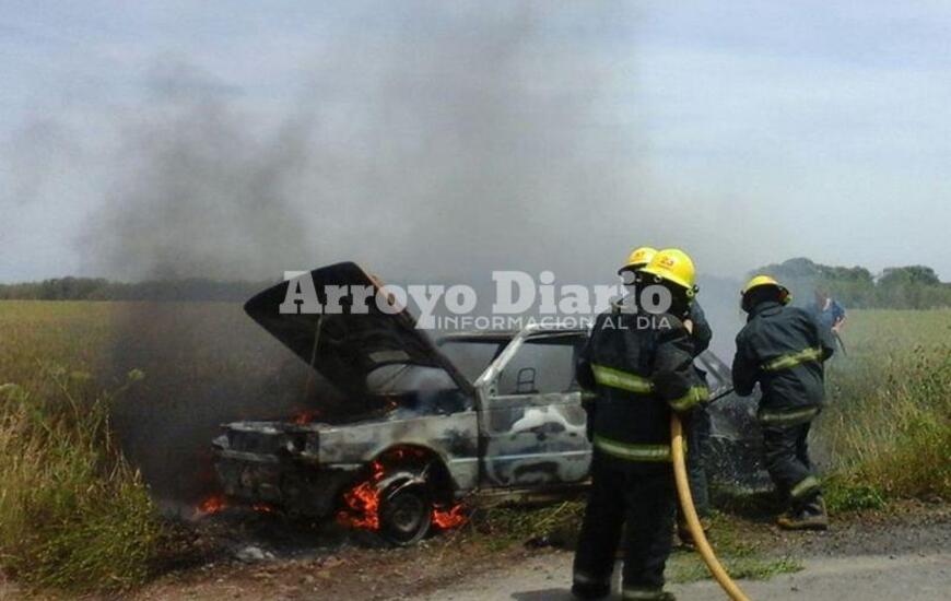 Salida de emergencia. Los bomberos recibieron la llamada de emergencia alrededor de las 13.30 de este s&aacute;bado.