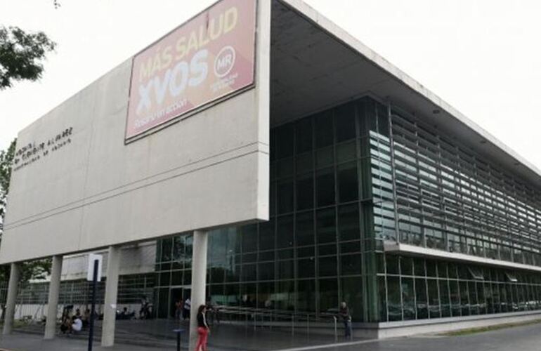 Al Hospital. La v&iacute;ctima fue conducida al HECA. Foto: Archivo La Capital.