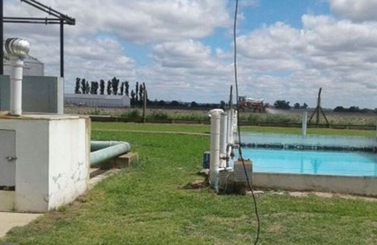 Imagen de Fumigan con agrot&oacute;xicos a metros de una planta potabilizadora