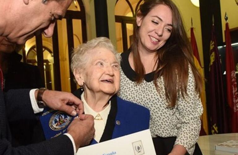 Imagen de Después de 75 años y al borde de los 95, una mujer se recibió de licenciada en Química