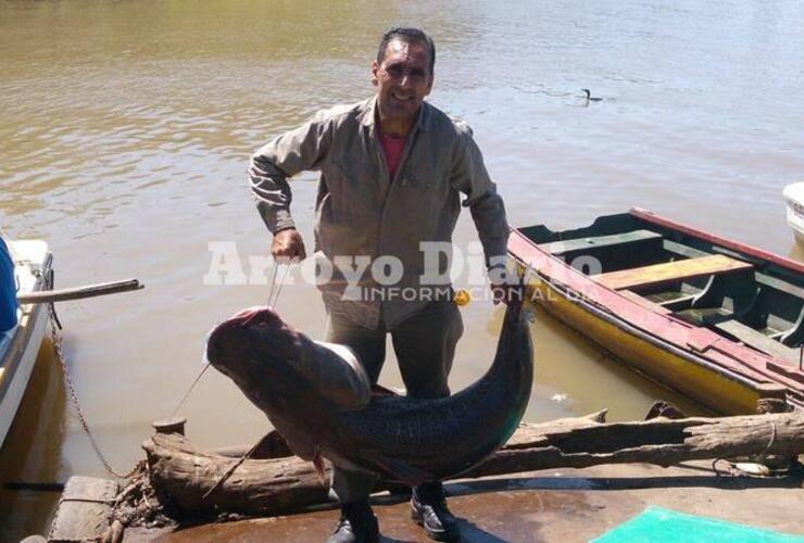 Imagen de Pescador de Arroyo Seco capturó un surubí de 49 kilos