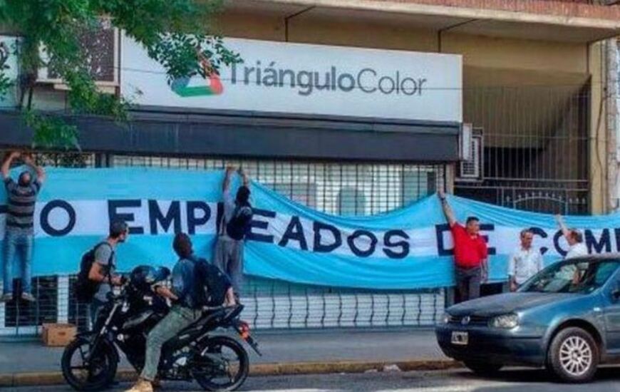 Los trabajadores se concentraron este jueves frente a la sede central. Foto: Foto: AEC