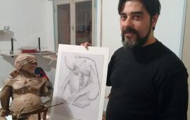 Hoy en la Biblio. El artista expone esta noche en la Biblioteca Popular. Foto: La Posta Hoy