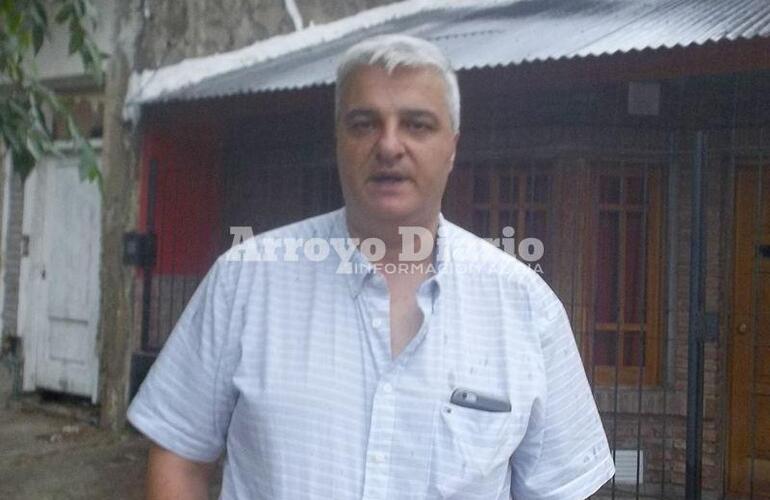 Por los barrios. Nizar Esper estaba recorriendo con su automóvil particular los distintos barrios de Arroyo Seco. Por los barrios. Nizar Esper estaba recorriendo con su automóvil particular los distintos barrios de Arroyo Seco.