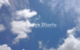 Este mediodía. El cielo pintaba celeste anticipándonos una linda tarde.