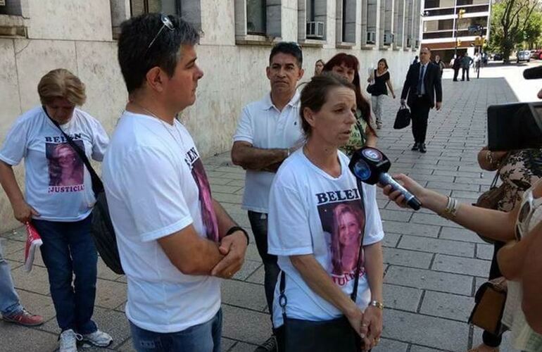 Los padres de Bel&eacute;n en los Tribunales de Rosario. Foto: Facebook Alejandra Quinteros