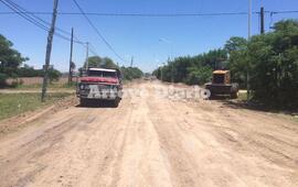 En el lugar. Personal de Obras Públicas trabajando sobre calle Pavón.