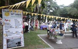 Frente a Cultura. La comunidad educativa preparó la jornada frente al Centro Cultural Guillermo Furlong.
