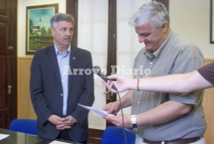 En la municipalidad. El acto formal de entrega se realizó en el palacio municipal.