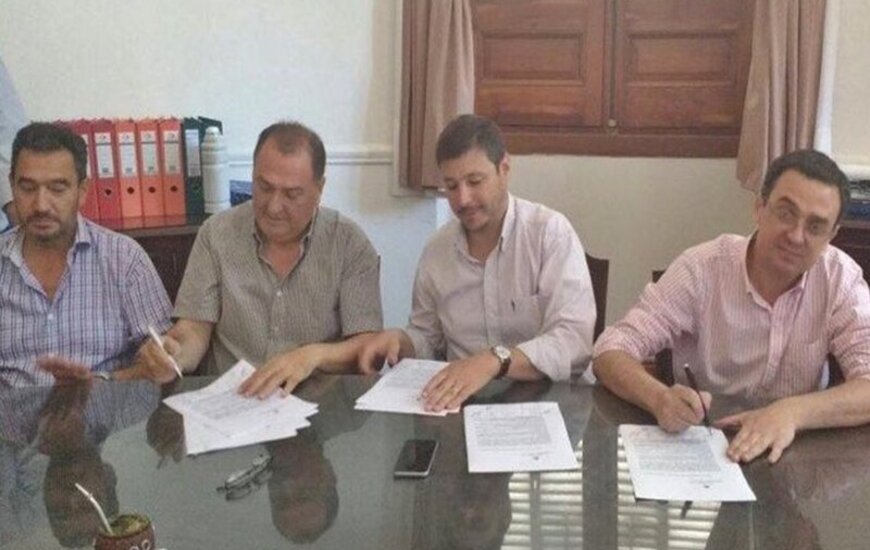 El acuerdo fue firmado este s&aacute;bado en la ciudad de Santa Fe. Foto: @GusLeone