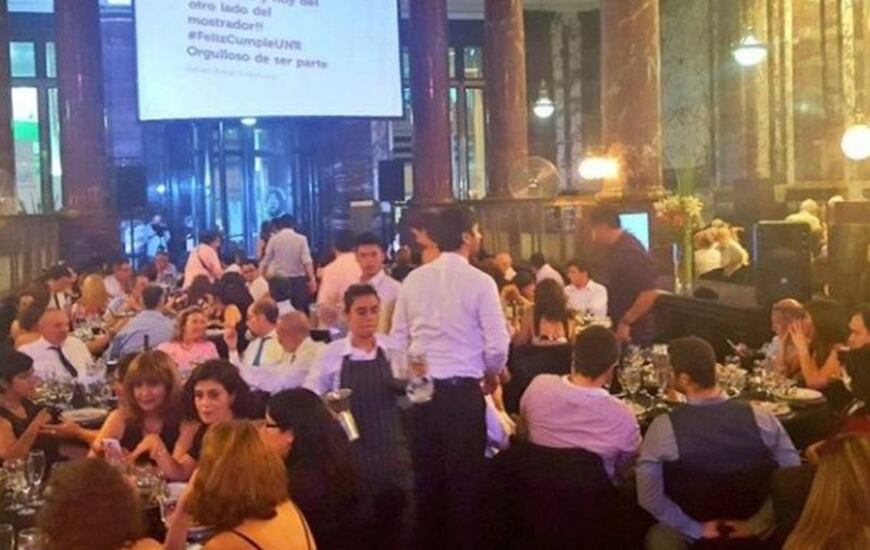 La cena se realiz&oacute; en el ECU de San Mart&iacute;n al 700. Foto: @UNRosario