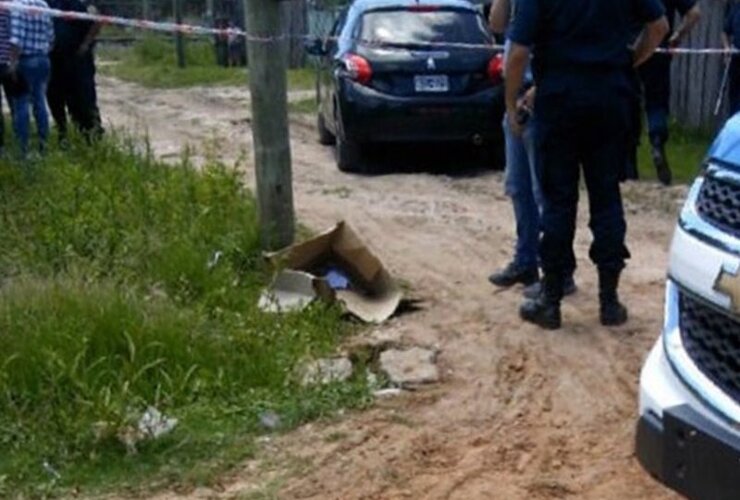 Abandonado. El auto fue dejado a varias cuadras del lugar.