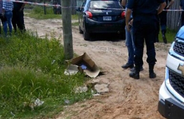 Abandonado. El auto fue dejado a varias cuadras del lugar.