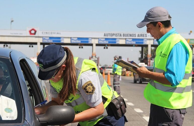 Imagen de Megaoperativo sobre autopista a la altura de General Lagos