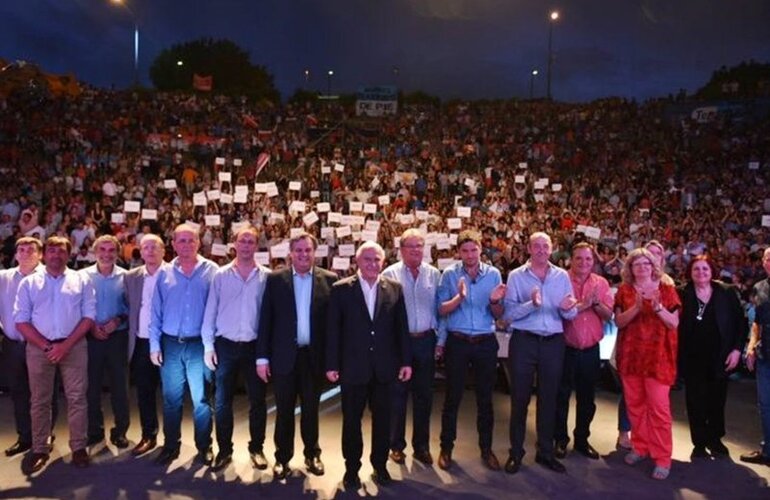 En el Anfiteatro de Rosario: Lifschitz estuvo acompañado por su gabinete y referentes del Frente Progresista