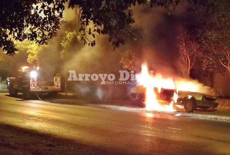 Imagen de Incendio de vehículo en Ruta 21 y Libertad