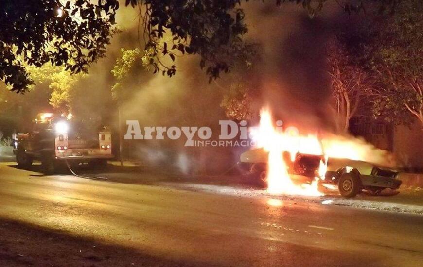 Imagen de Incendio de veh&iacute;culo en Ruta 21 y Libertad