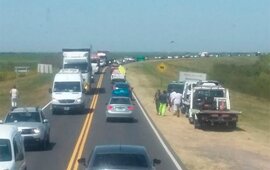 Imagen de Choque y vuelco en el puente Rosario-Victoria