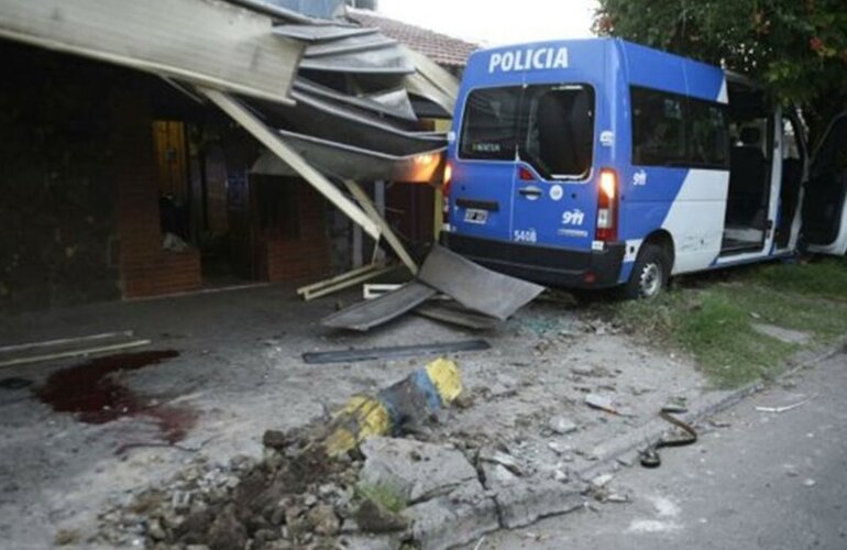 Imagen de Falleció la mujer que fue atropellada por un móvil policial que perseguía a una moto