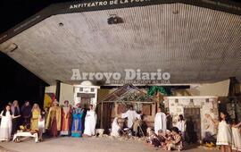 Sobre el escenario. Una de las im&aacute;genes que dej&oacute; la noche de ayer en el Anfiteatro Municipal.