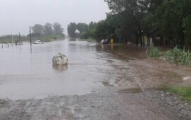 Completamente cubierto de agua. As&iacute; estaba el campo este lunes a la ma&ntilde;ana. Foto: Nicol&aacute;s Trabaina