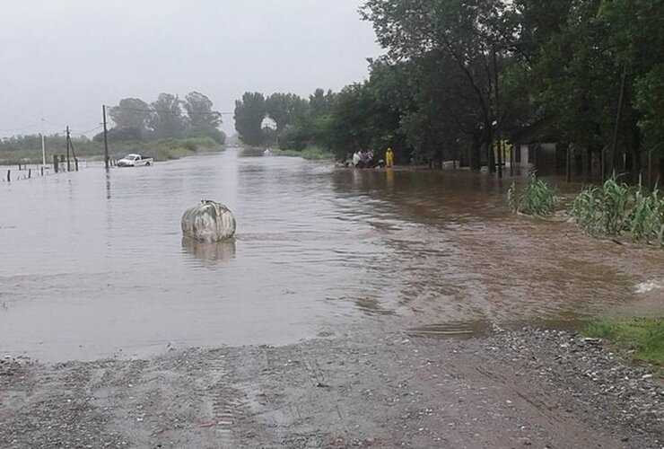 Completamente cubierto de agua. Así estaba el campo este lunes a la mañana. Foto: Nicolás Trabaina