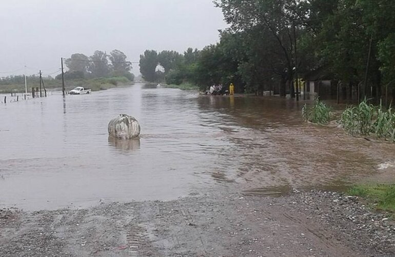 Completamente cubierto de agua. Así estaba el campo este lunes a la mañana. Foto: Nicolás Trabaina